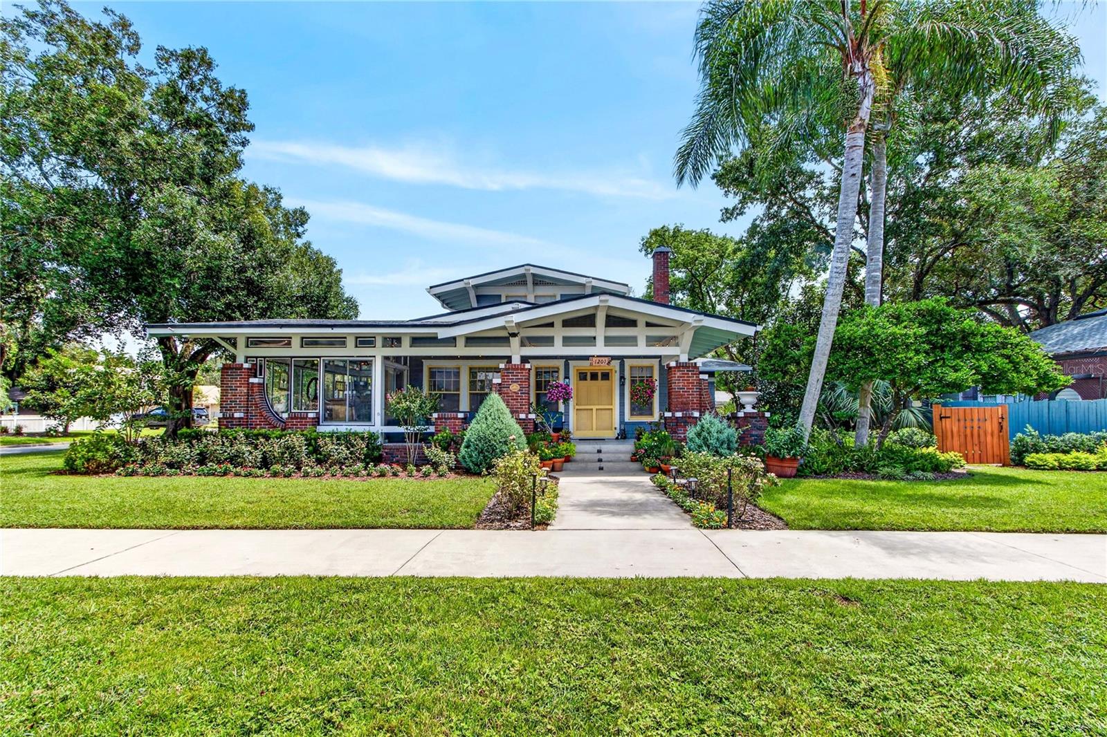 1201 MAGNOLIA AVENUE
