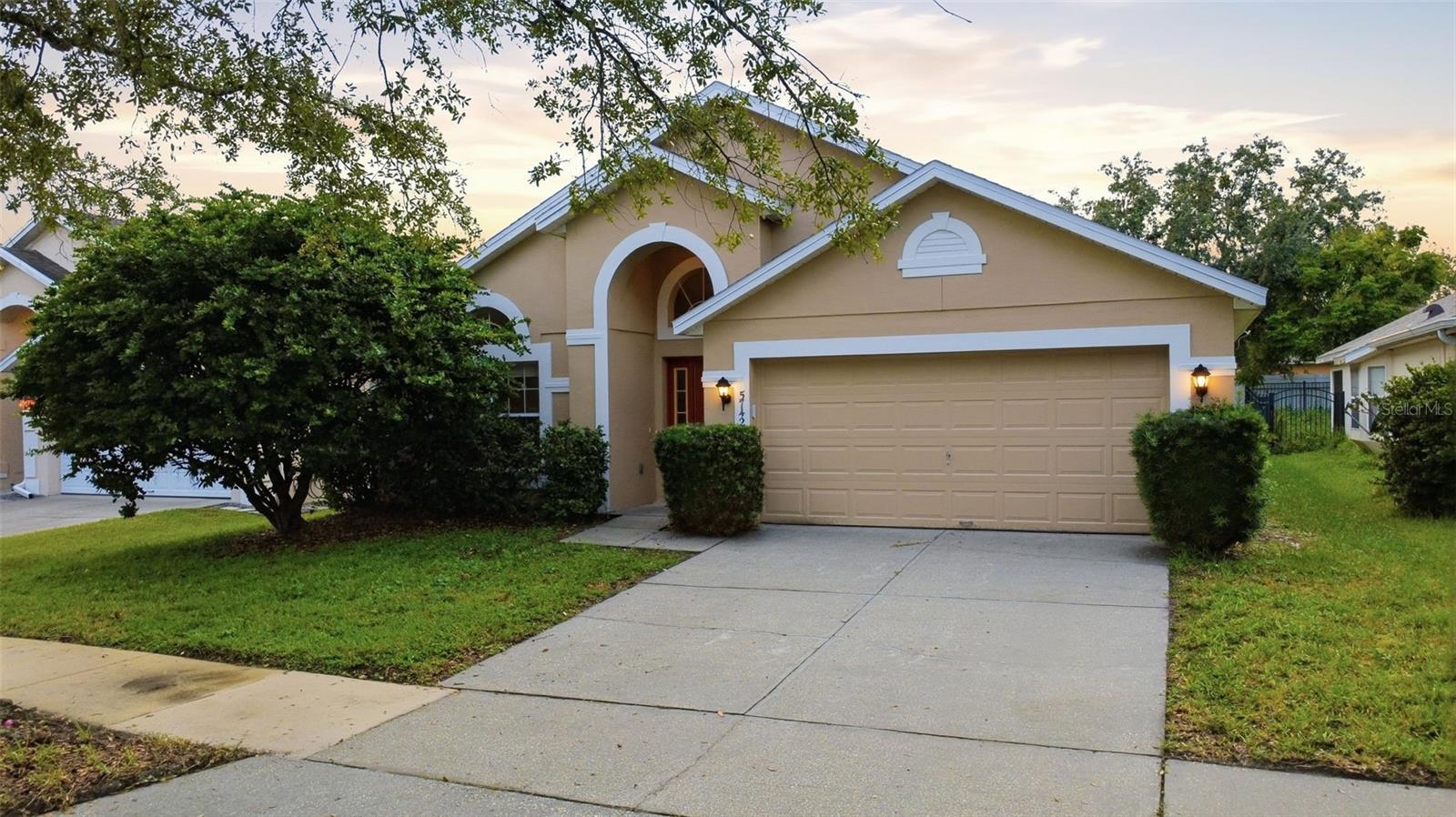Listing photo 3 for 5742 Essex Isle Dr