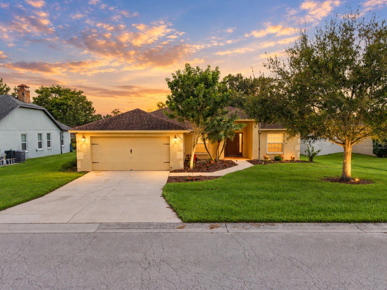 Listing photo 1 for 2829 Hickory Ridge