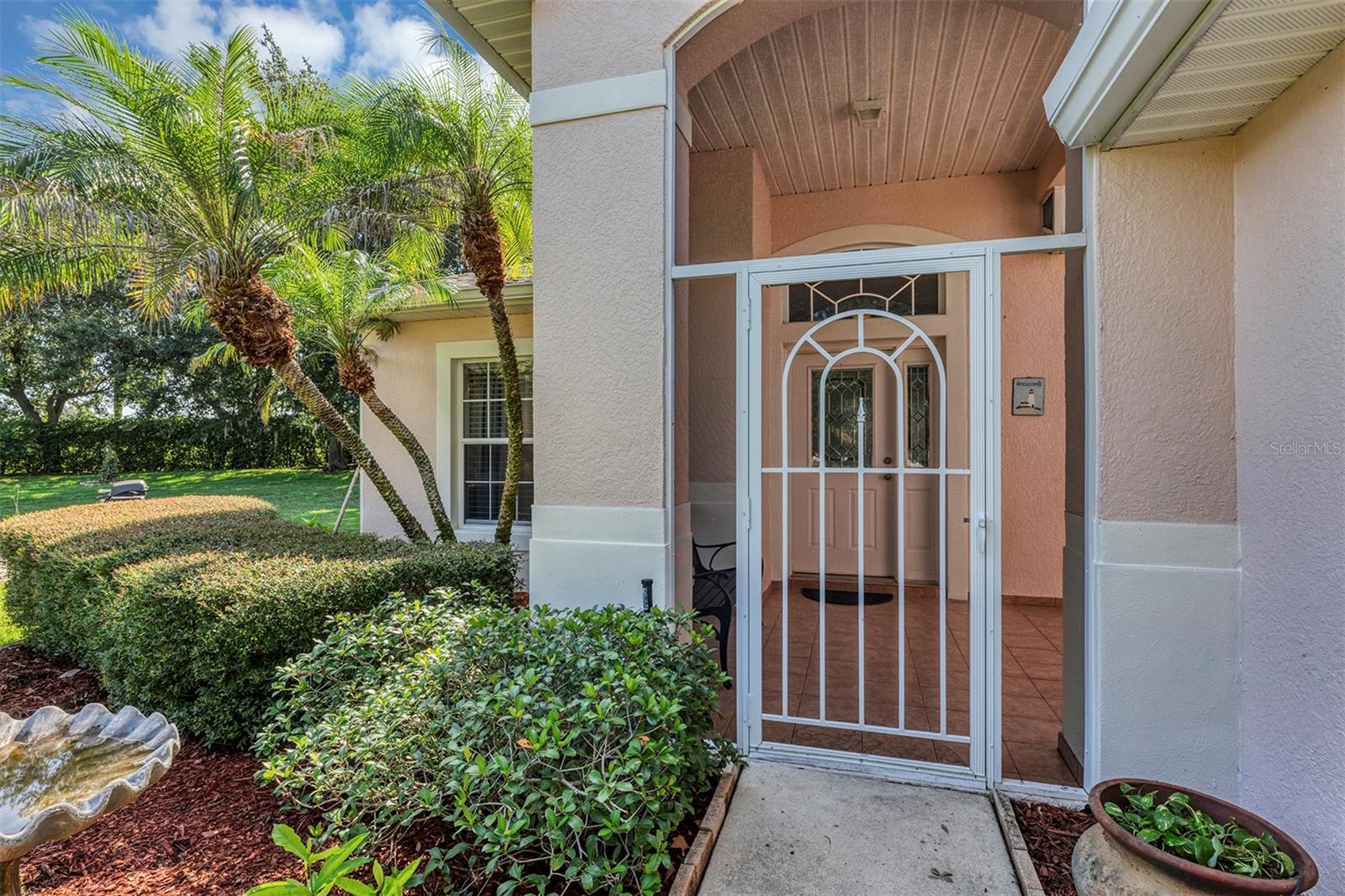 Listing photo 3 for 4958 Portsmouth St