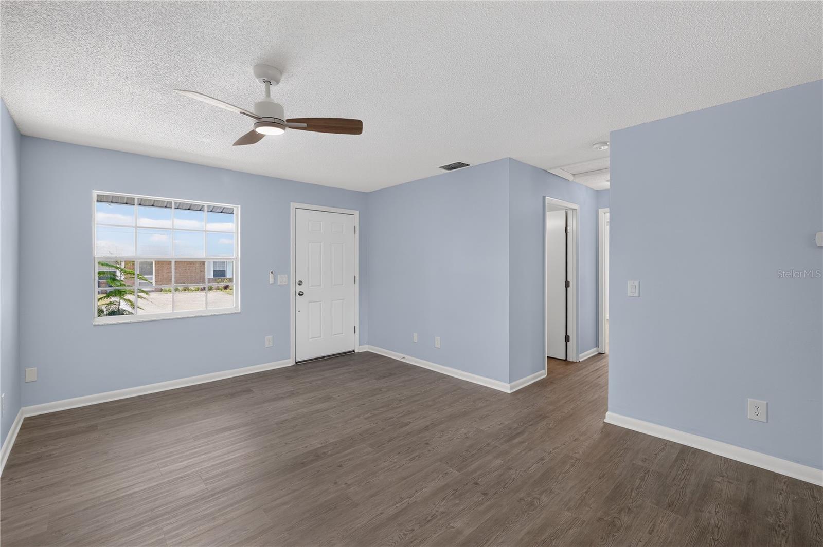 Listing photo 3 for 1432 Thousand Roses Dr S