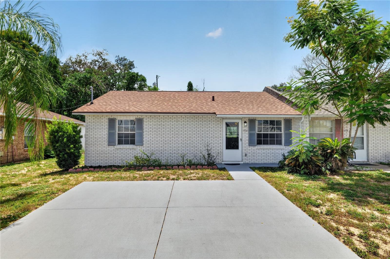 Listing photo 1 for 1432 Thousand Roses Dr S