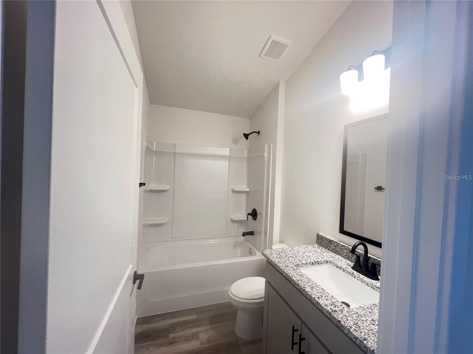 Listing photo 3 for 3635 Lindbergh St