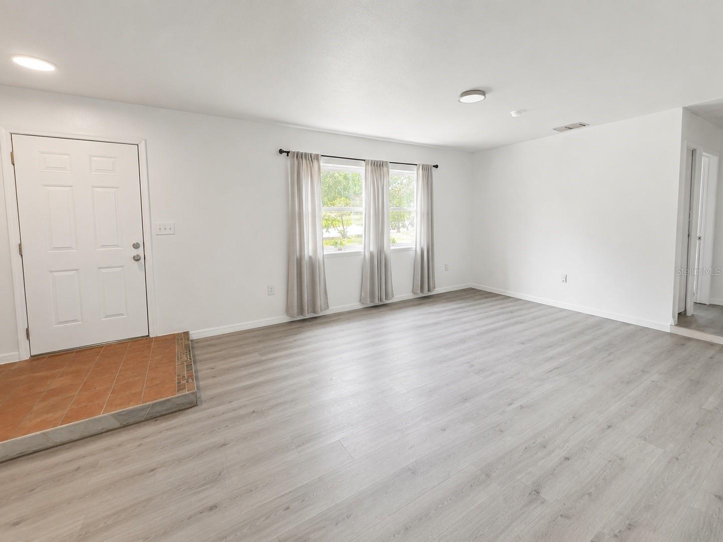 Listing photo 3 for 808 N 7th St