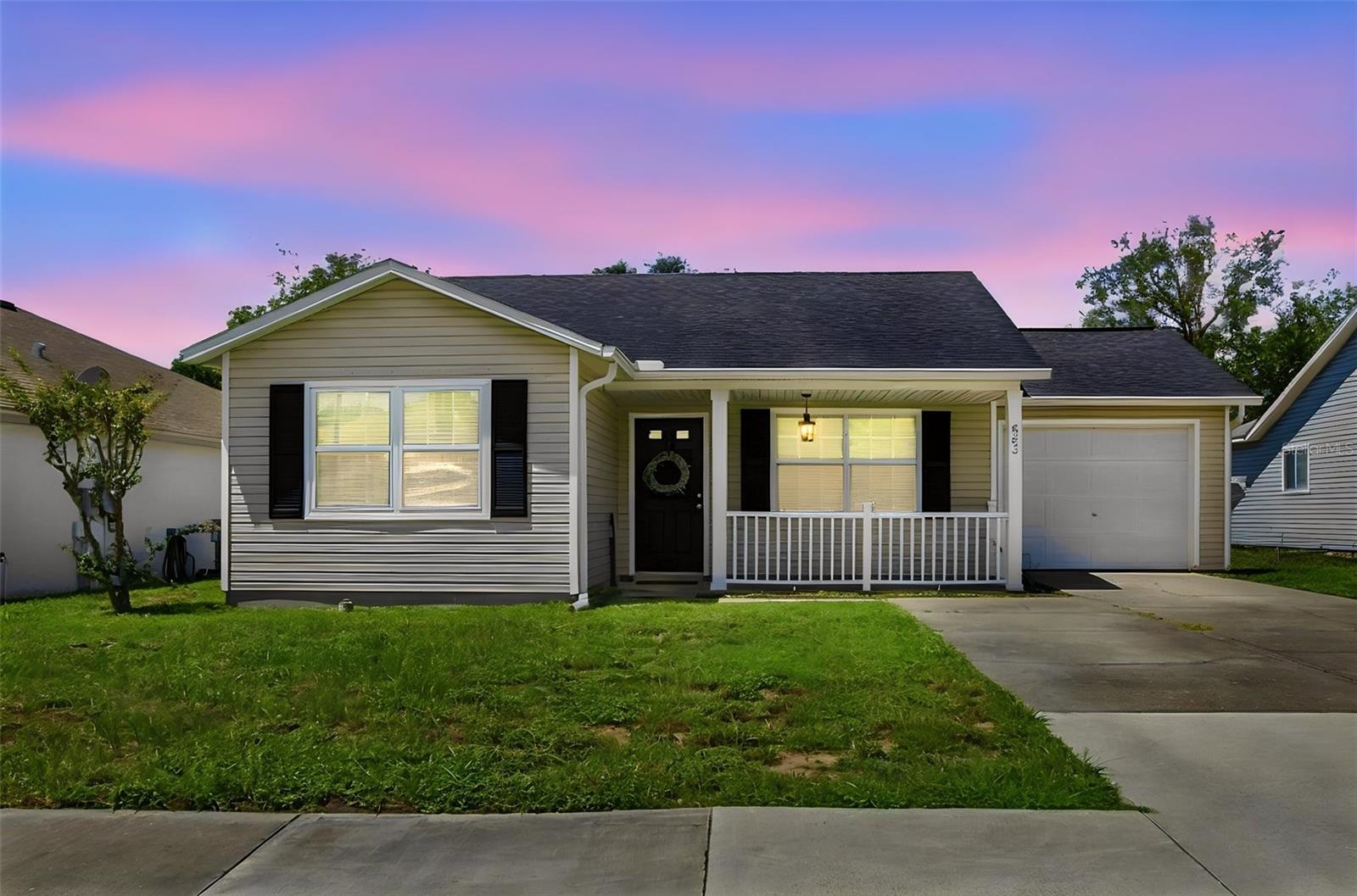 Listing photo 1 for 863 Wisteria Pl
