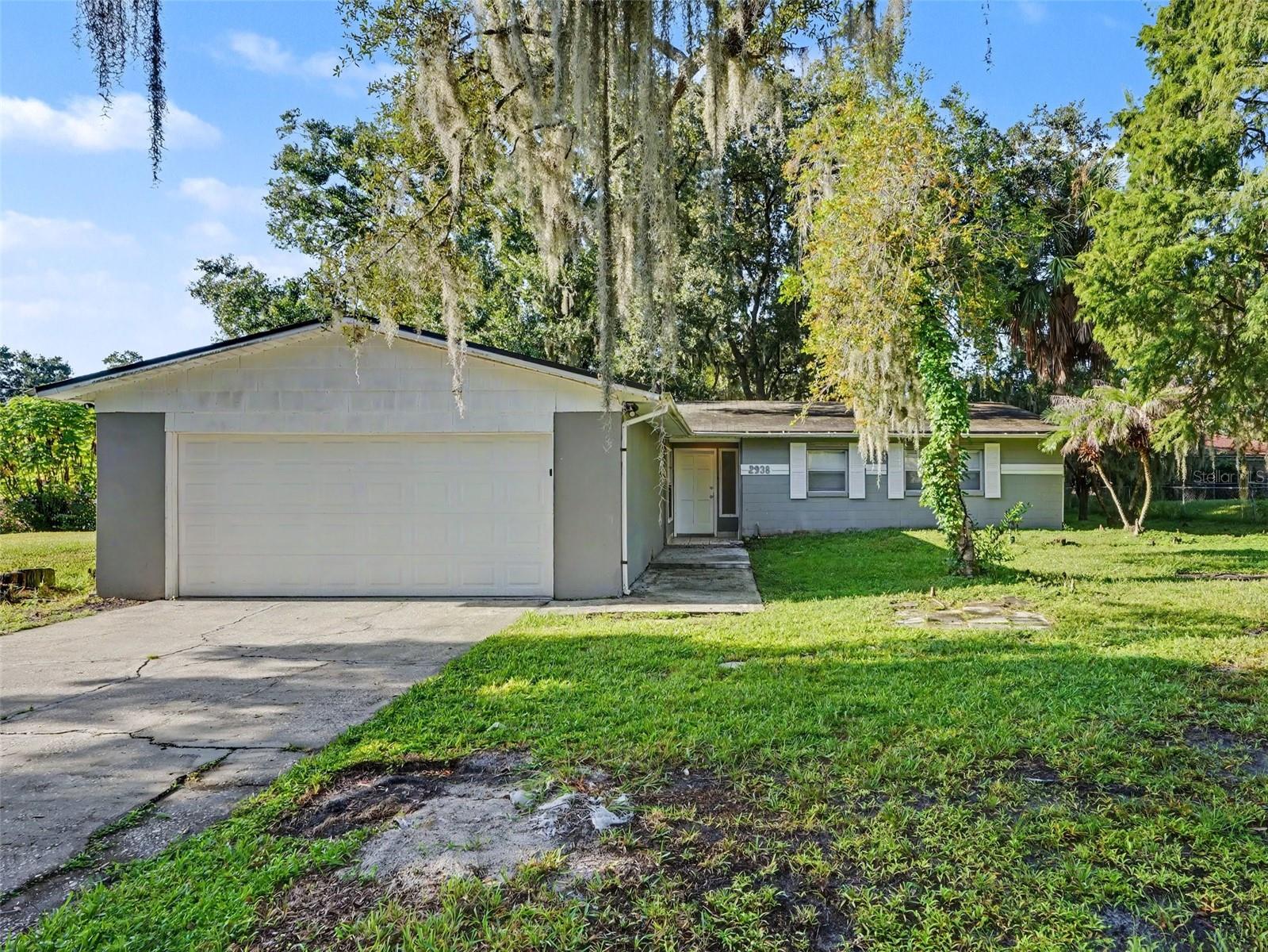 Listing photo 1 for 2938 Northbrook Ln
