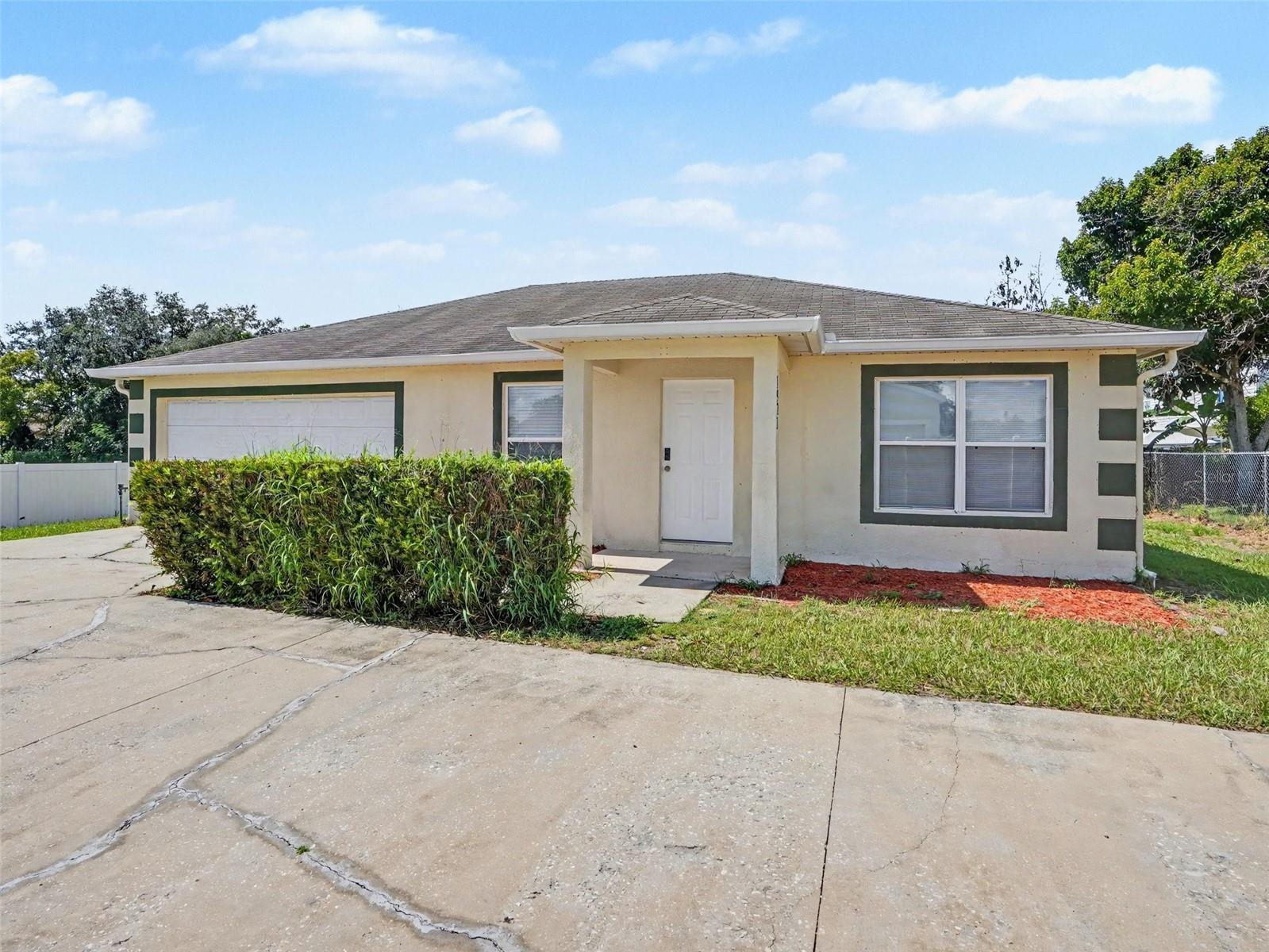 Listing photo 1 for 1921 Manatee Dr