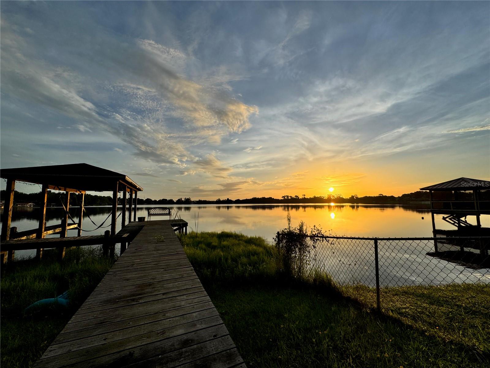 Listing photo 3 for 2510 Cypress Gardens Blvd