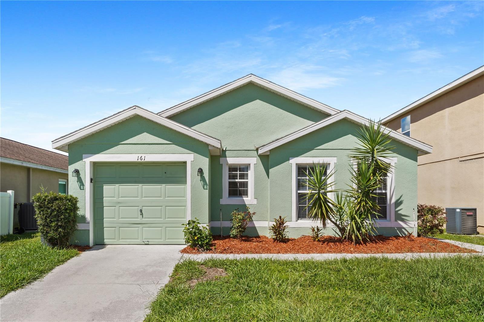 Listing photo 3 for 161 Hammock Ct