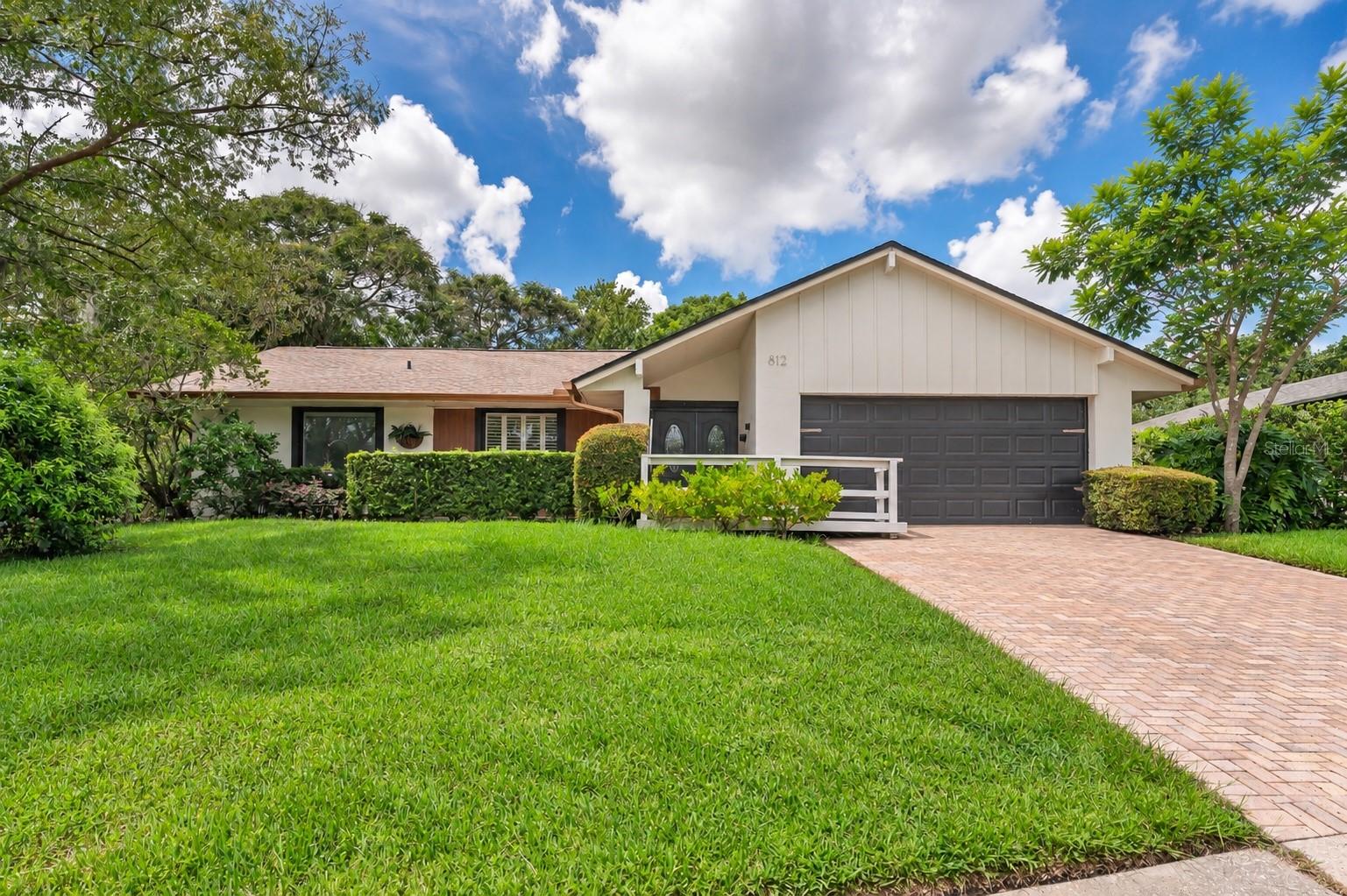 812 WOODSIDE ROAD