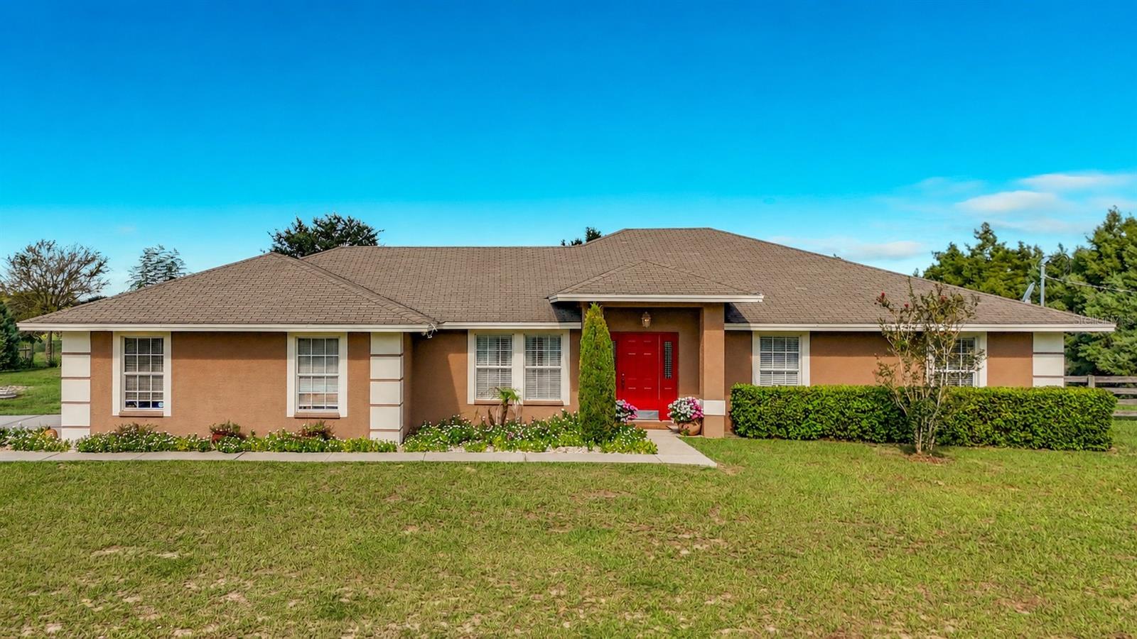 Listing photo 2 for 18030 Bayamon Ave