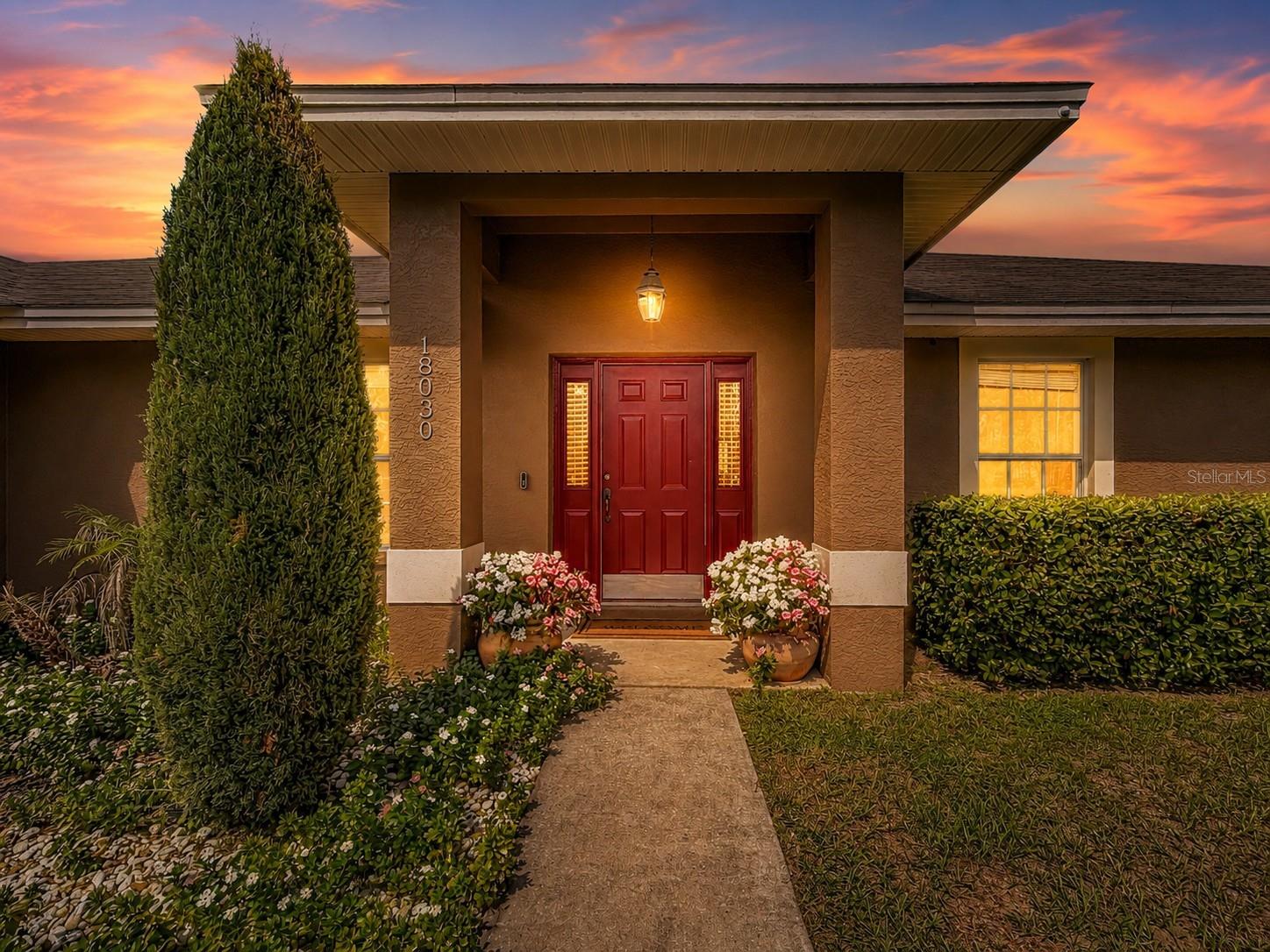 Listing photo 1 for 18030 Bayamon Ave