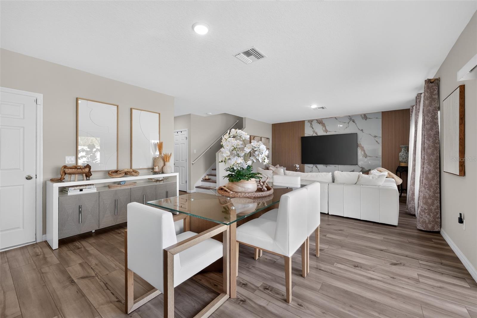 Listing photo 2 for 1857 Grasmere St