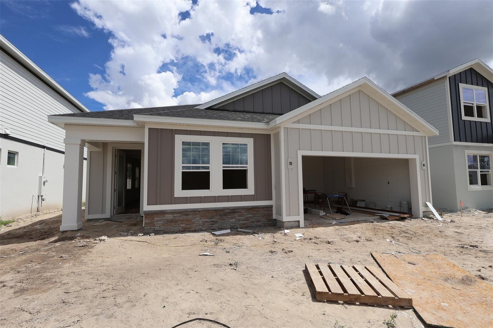 Listing photo 2 for 2867 Sweetgrass Ln