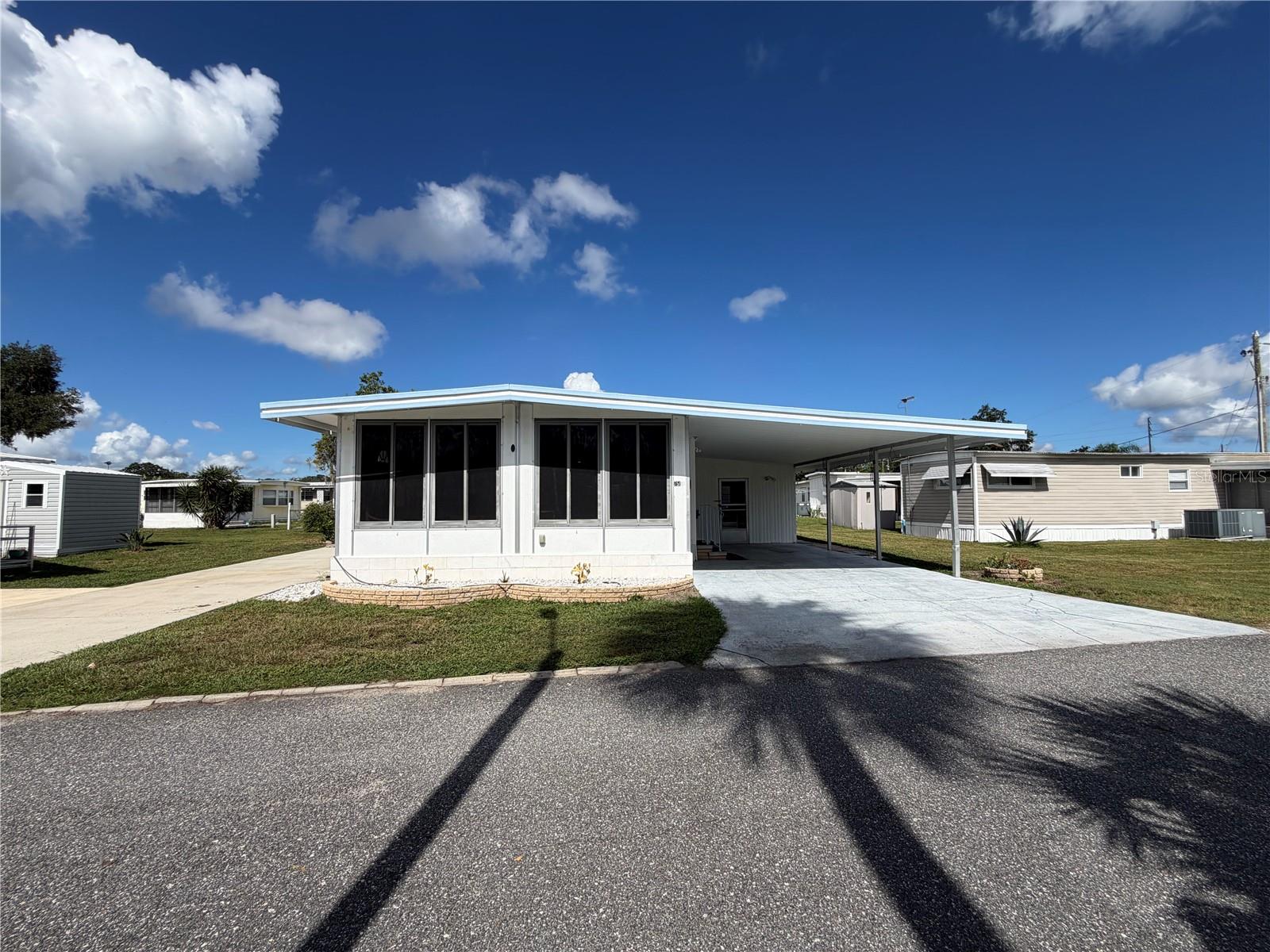 Listing photo 1 for 751 Traci Dr