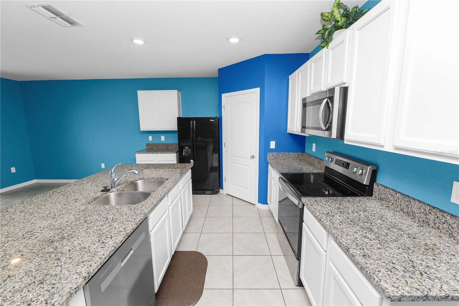 Listing photo 3 for 1810 Eagle Hammock Blvd