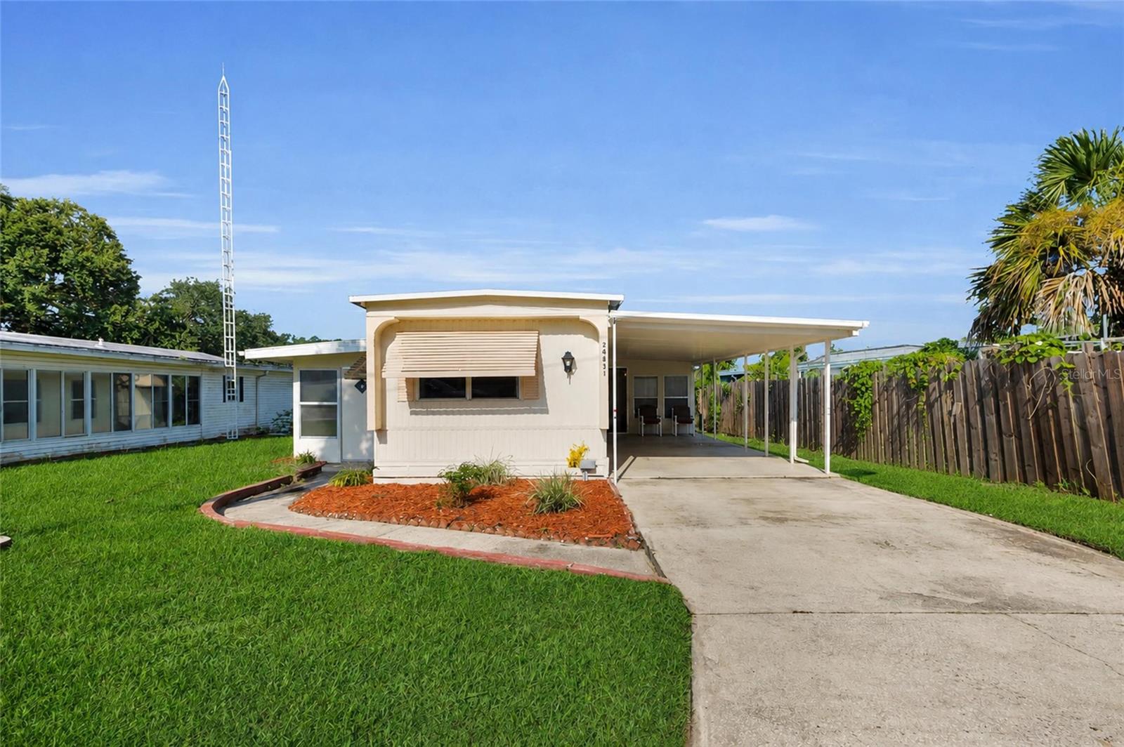 Listing photo 2 for 24631 Palmetto Dr