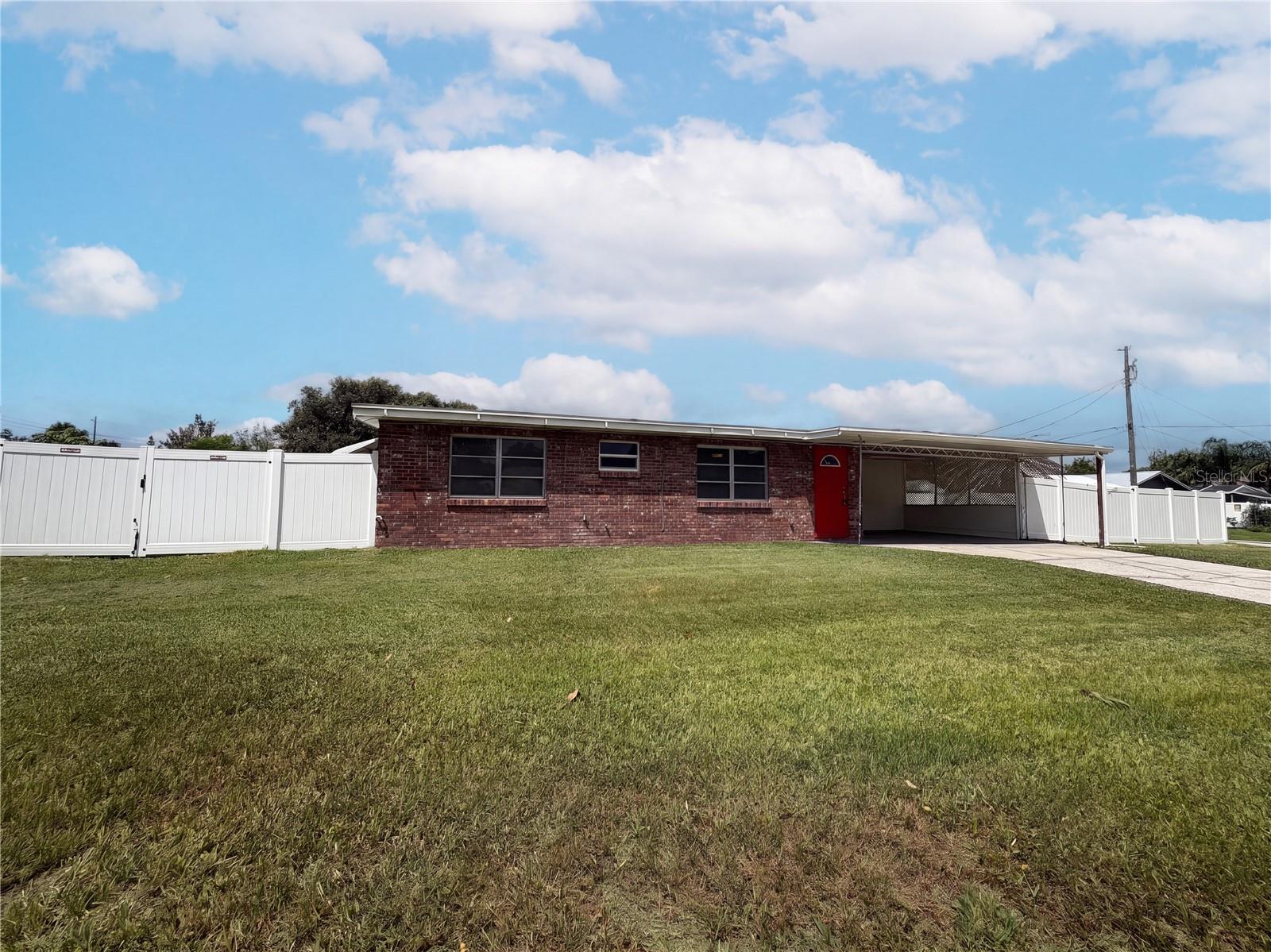 Listing photo 2 for 119 Lantern Ln