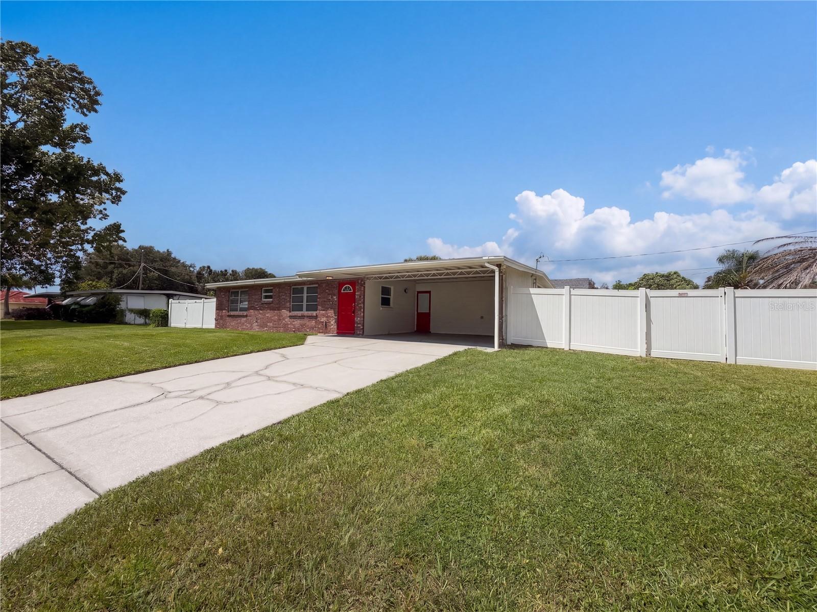 Listing photo 3 for 119 Lantern Ln