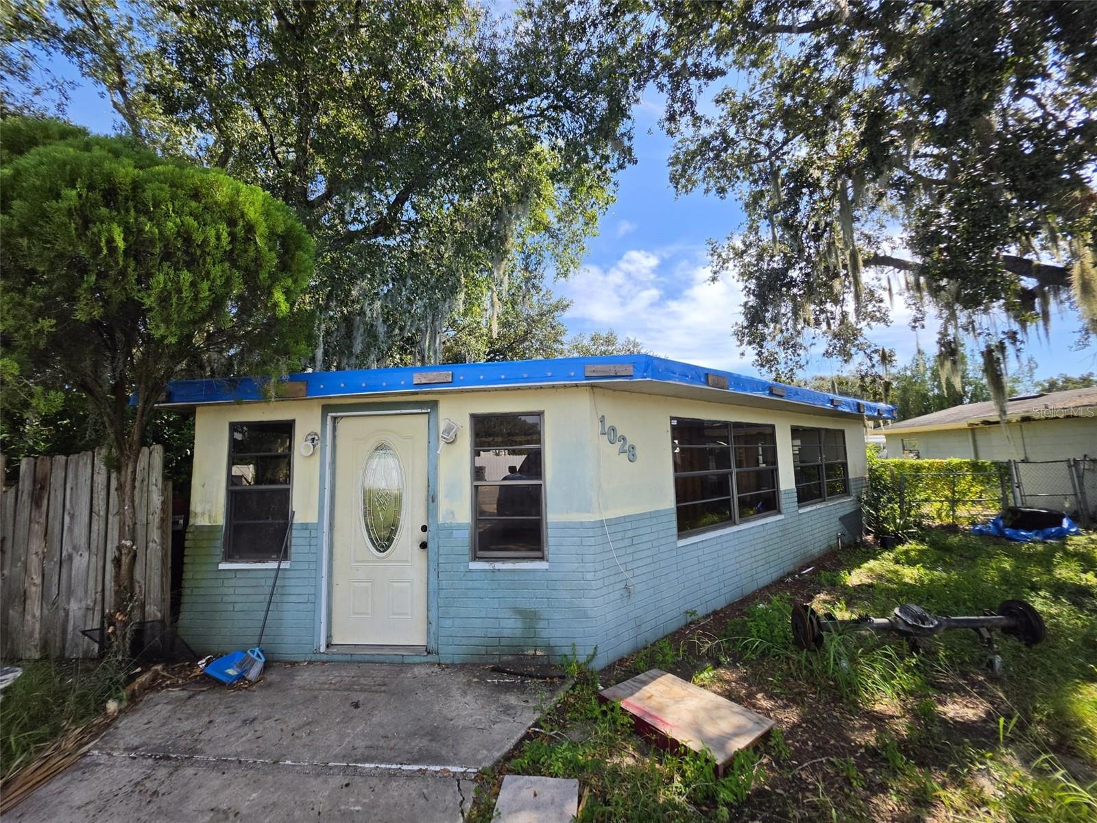 Listing photo 3 for 1028 Sunshine Dr E