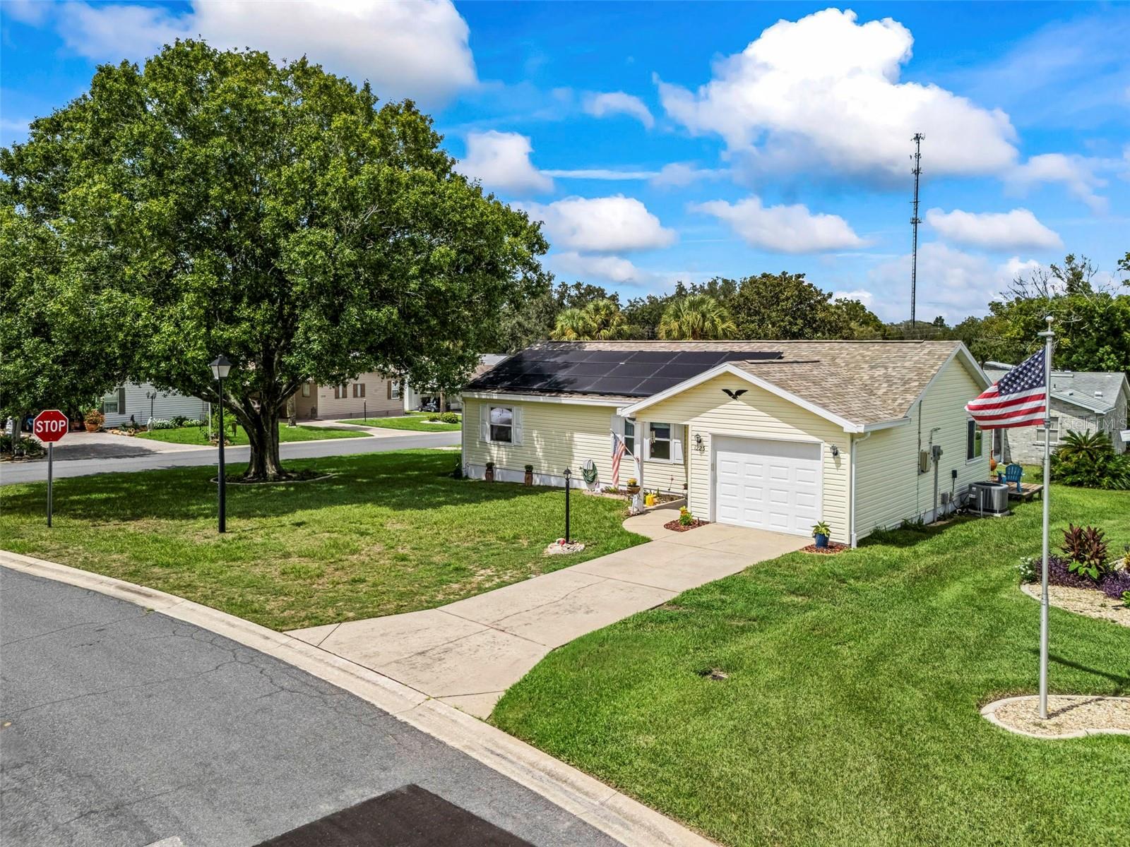 Listing photo 1 for 1223 Tarpon Ln