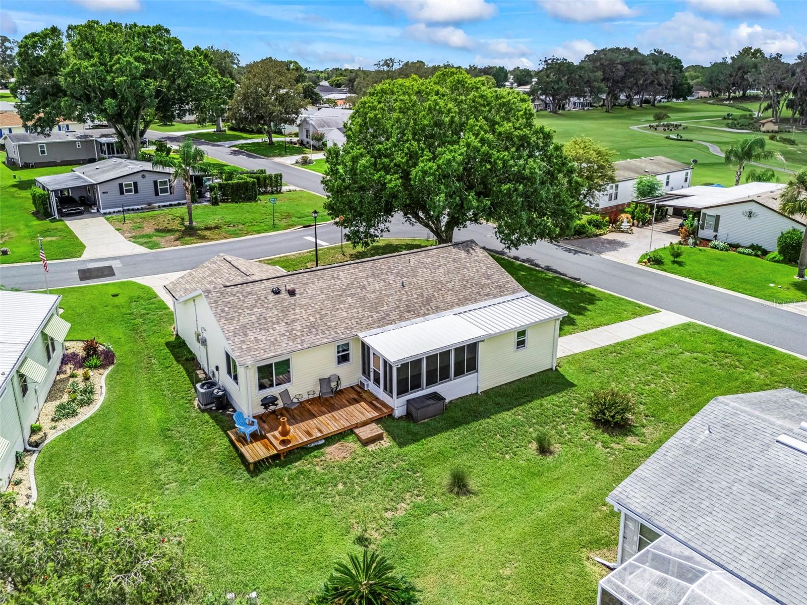 Listing photo 3 for 1223 Tarpon Ln