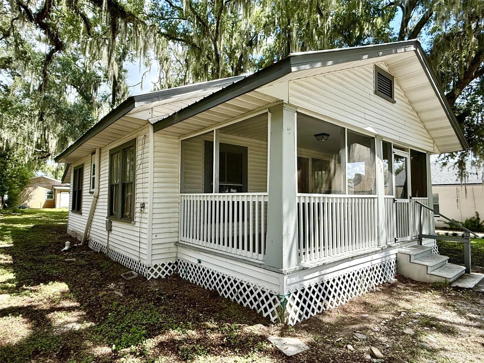 Listing photo 2 for 1010 S Dudley Ave