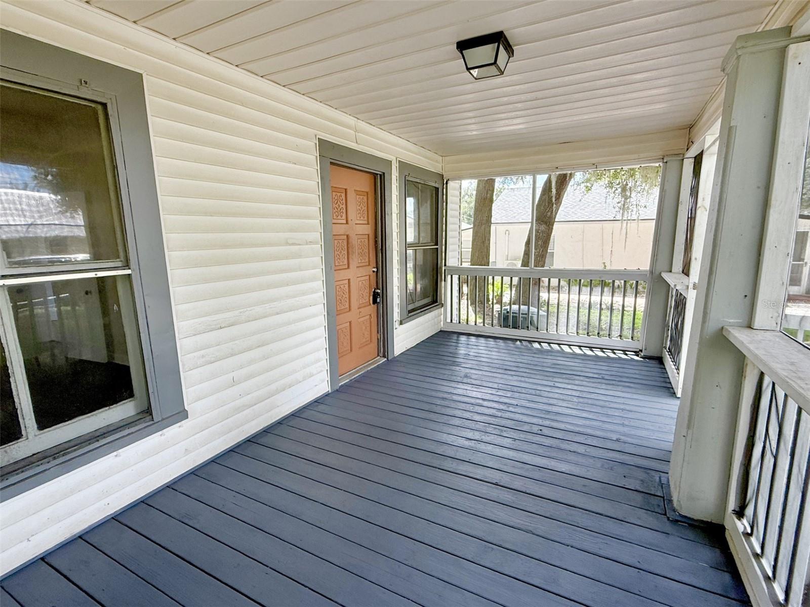 Listing photo 3 for 1010 S Dudley Ave