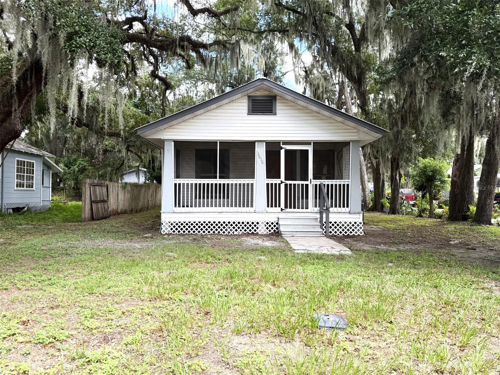 Listing photo 1 for 1010 S Dudley Ave