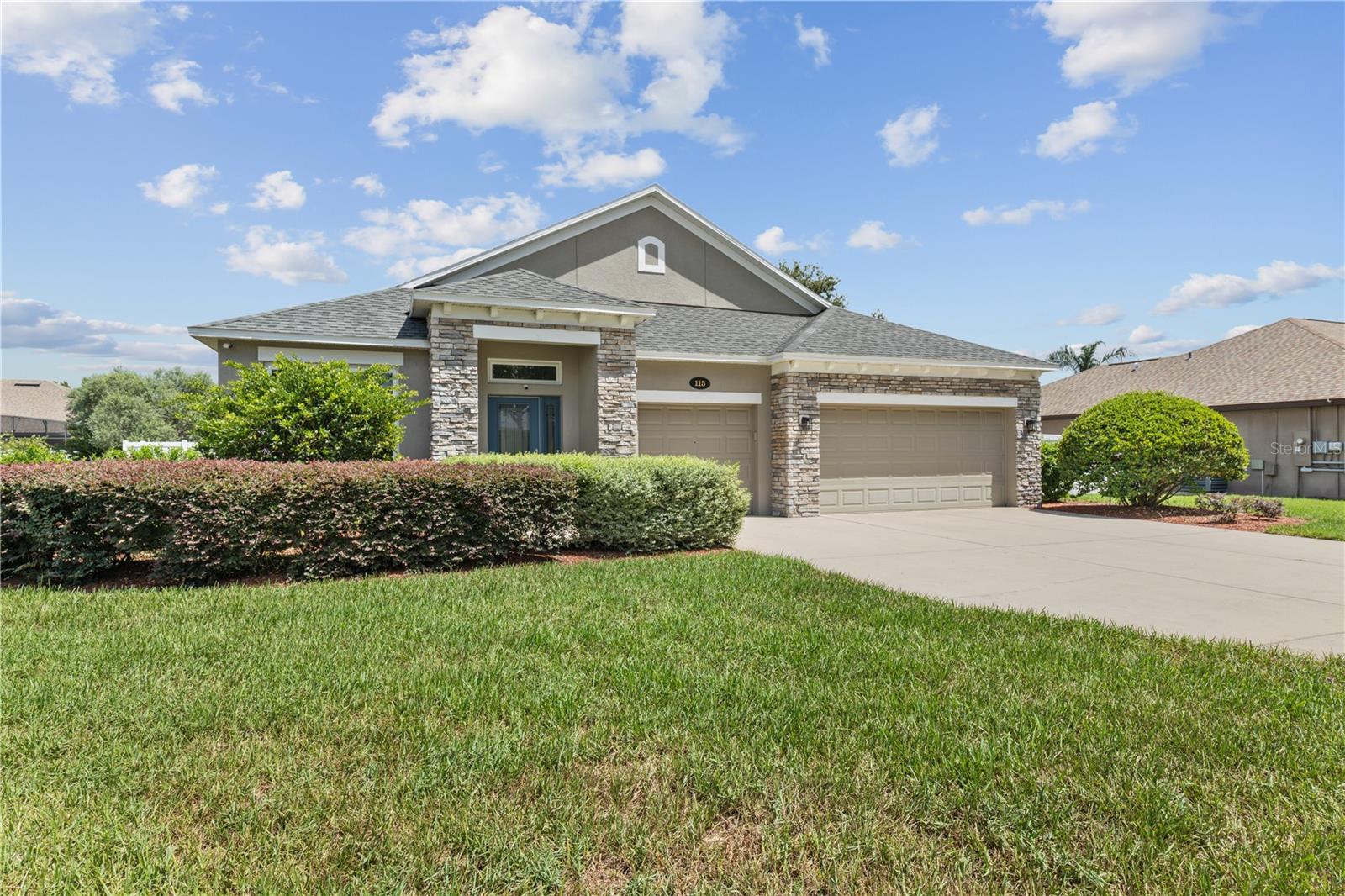 Listing photo 2 for 115 Sapphire Ct