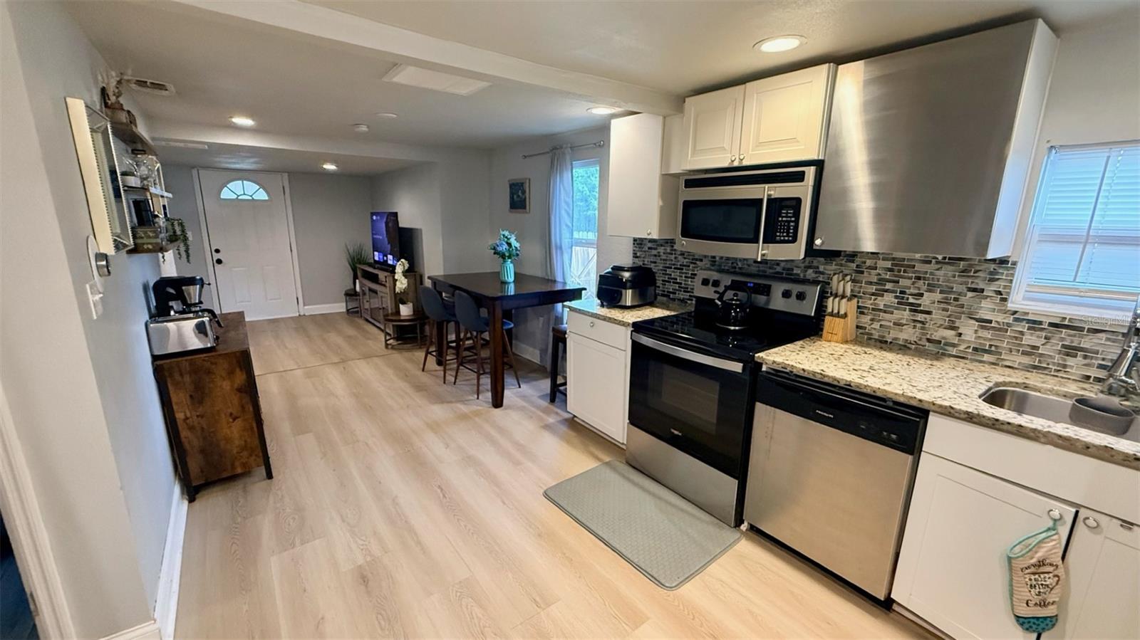Listing photo 3 for 313 Takoma Street