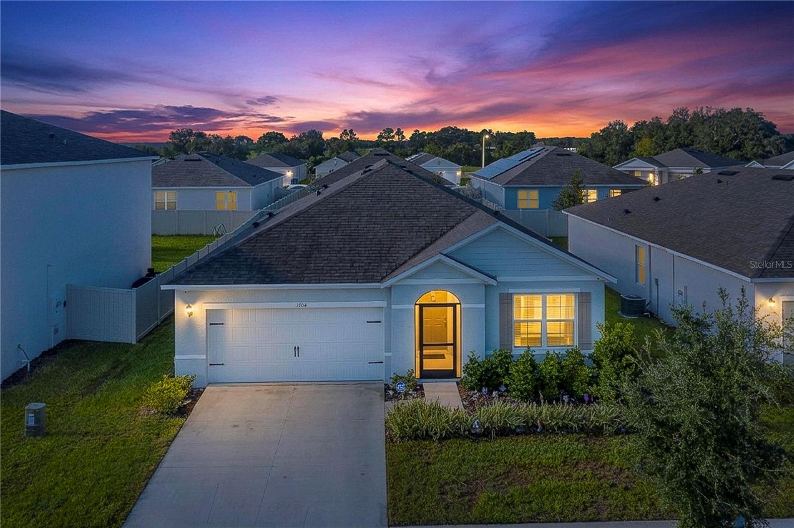 Listing photo 1 for 1704 Frogmore Ave