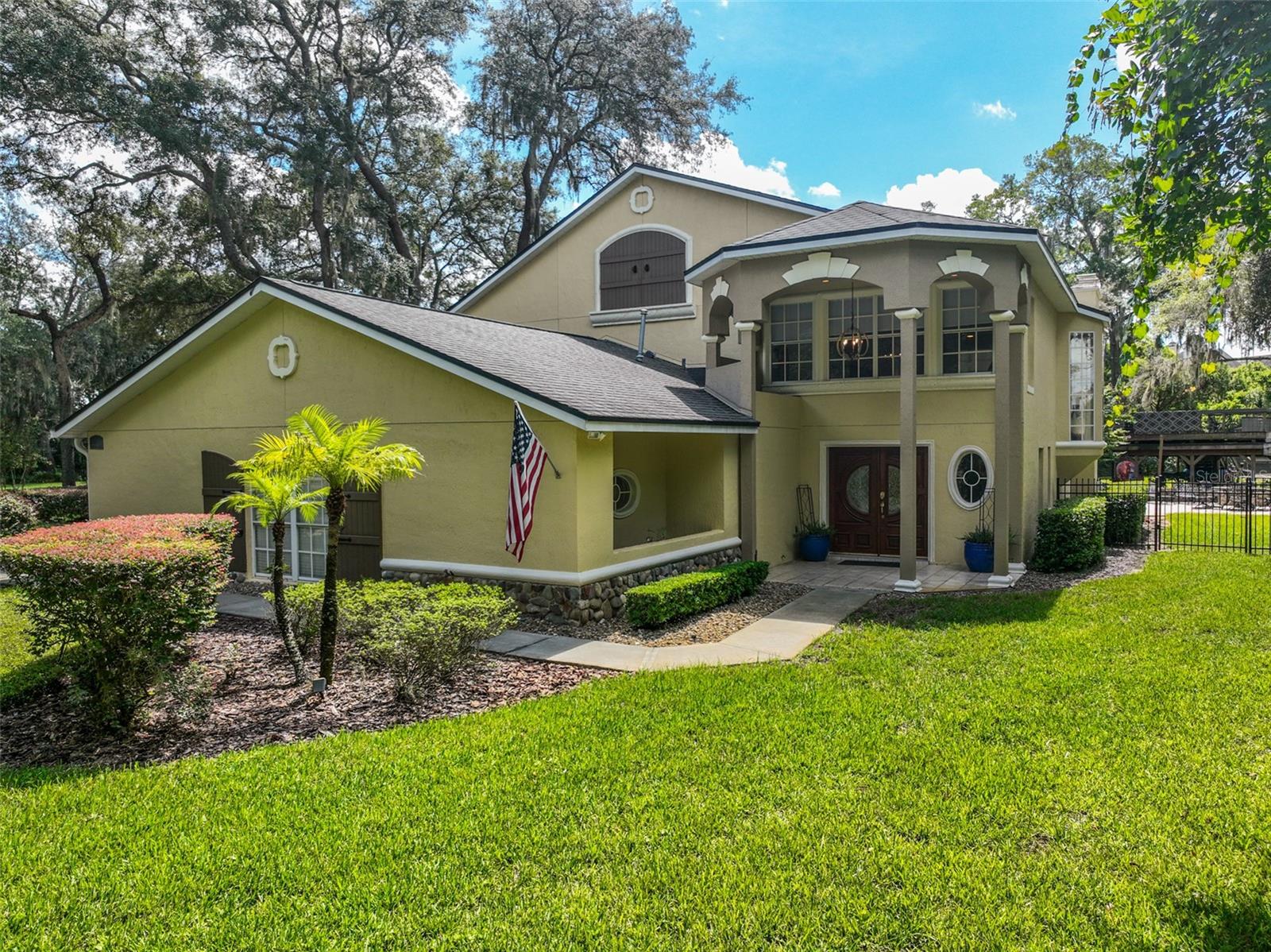 2261 POINSETTIA DRIVE