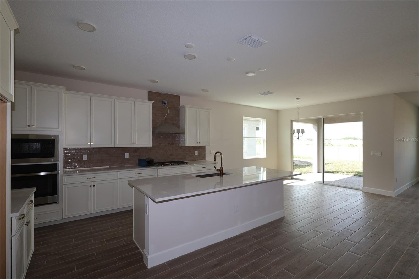 Listing photo 3 for 5400 Lassen St