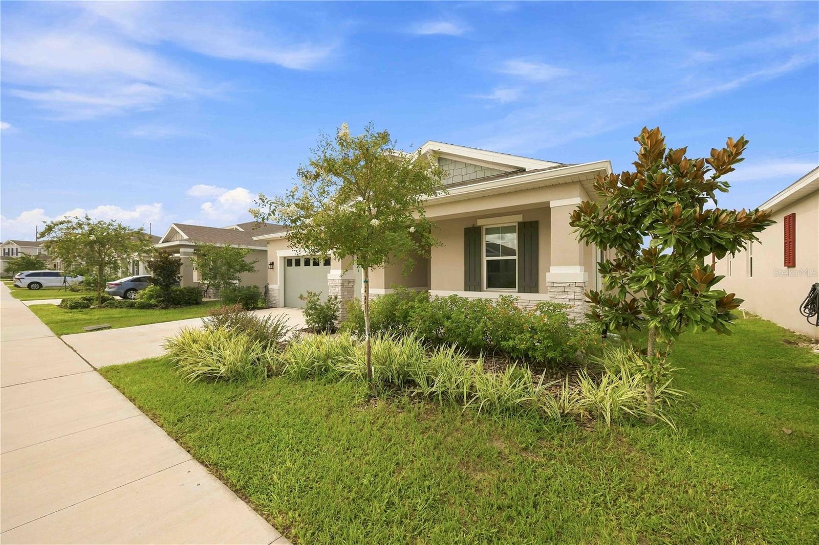 Listing photo 3 for 987 Griffon Ave