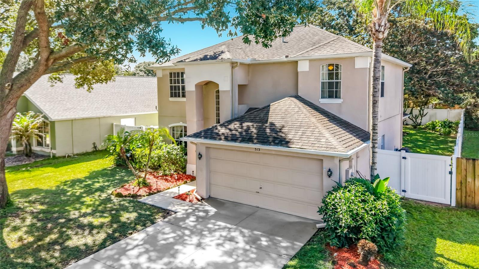 513 WINDING HOLLOW AVENUE