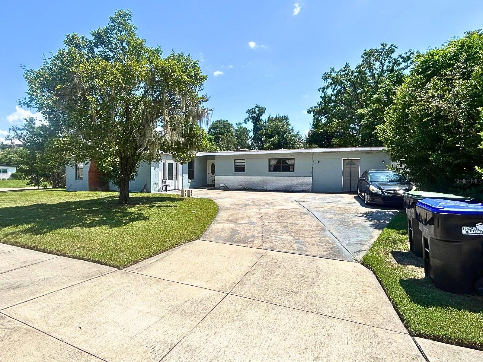 6233 OAKCREST CIRCLE