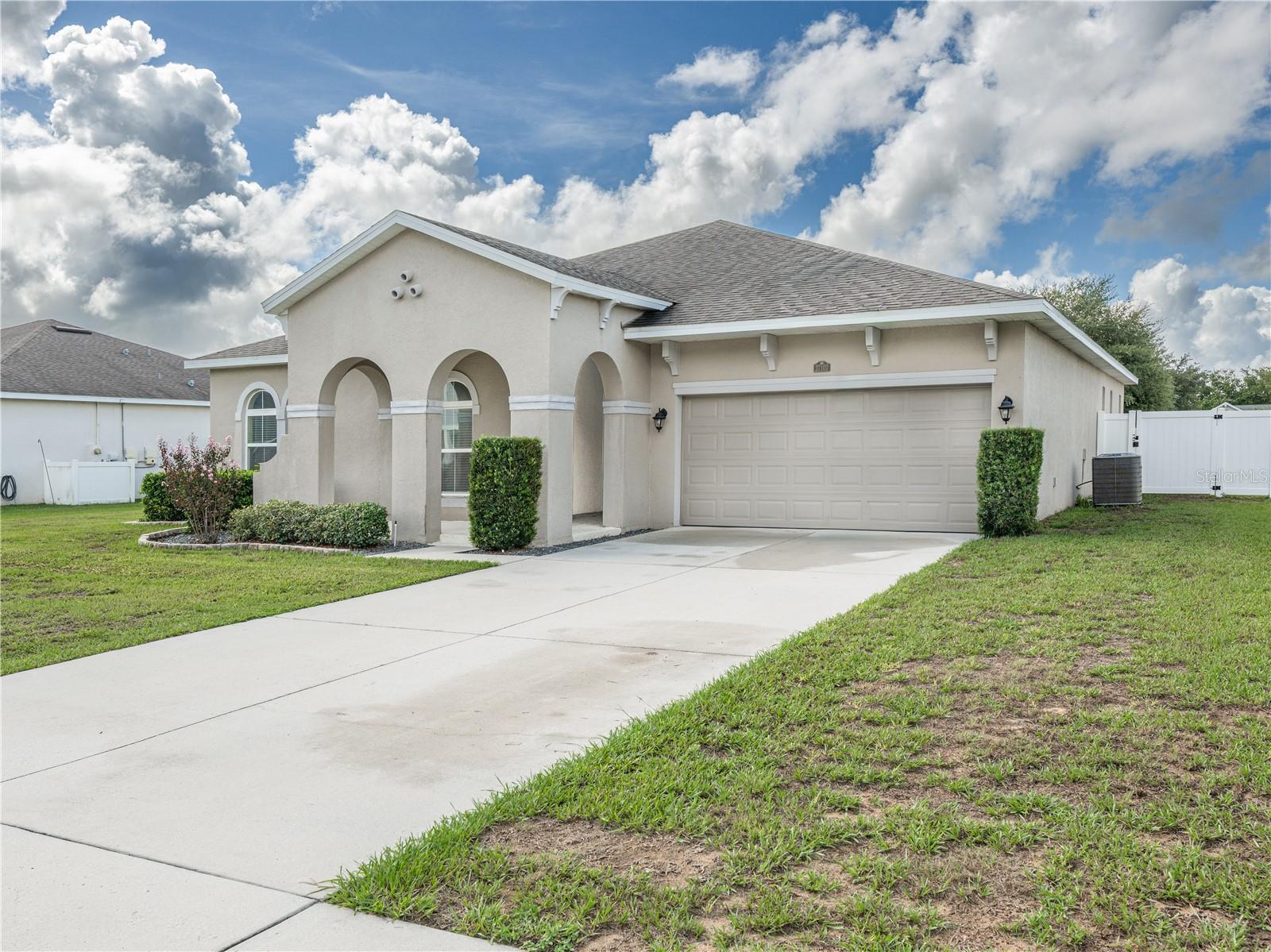Listing photo 1 for 37102 Scenic Bluff Dr