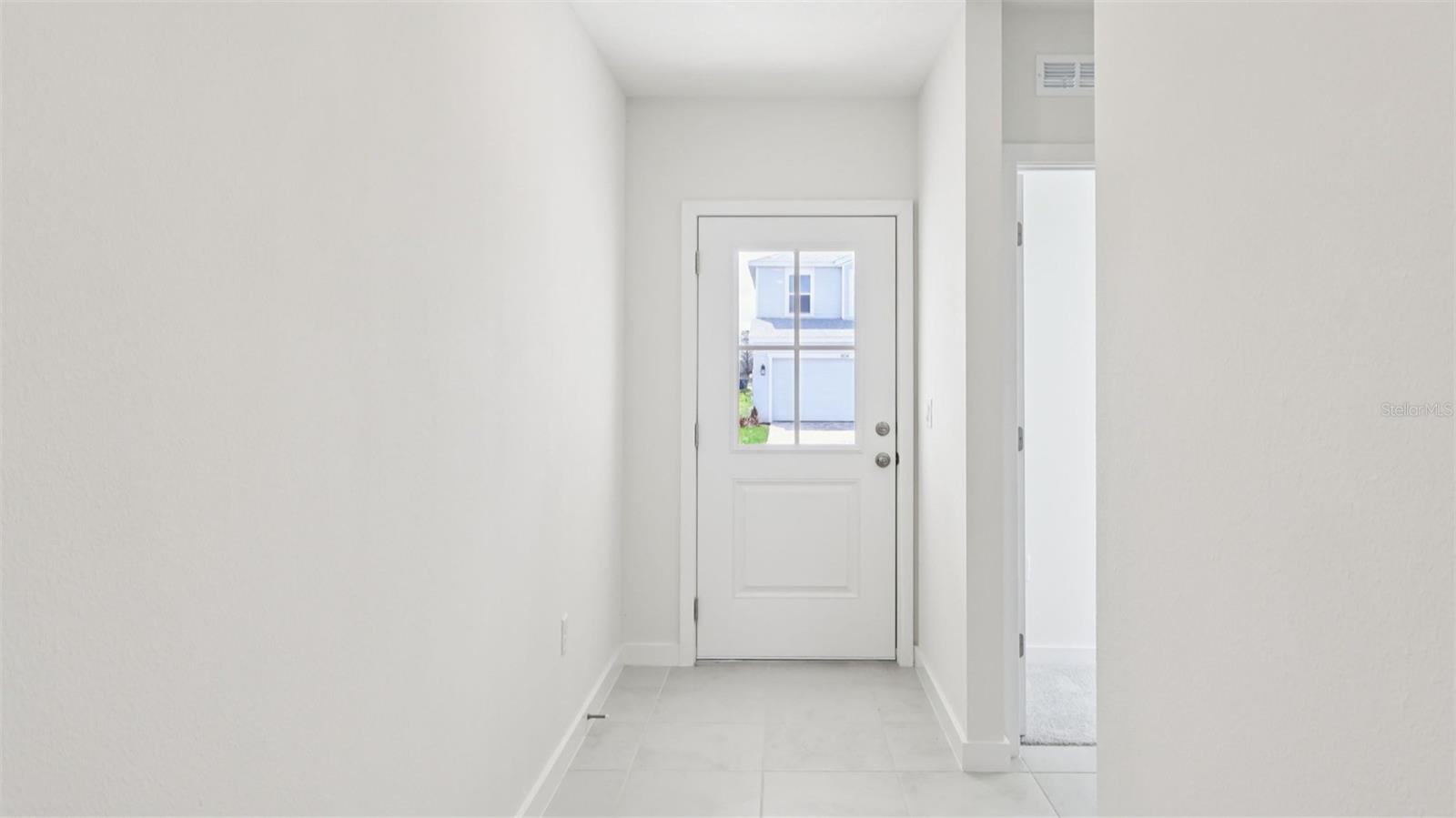Listing photo 2 for 815 Andrew St