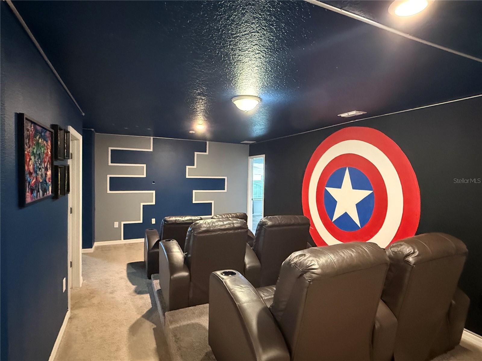 Listing photo 3 for 3012 Mahalo Dr