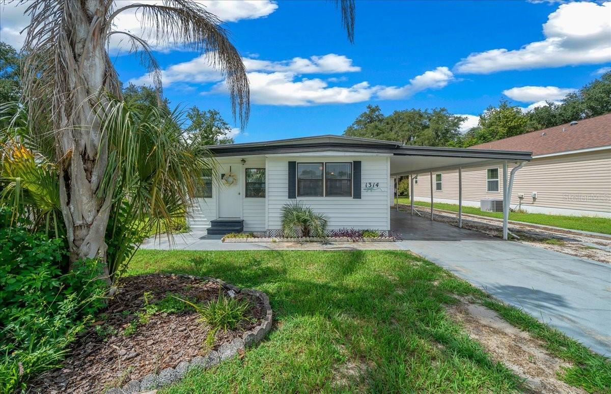 Listing photo 1 for 1314 Teakwood Ln
