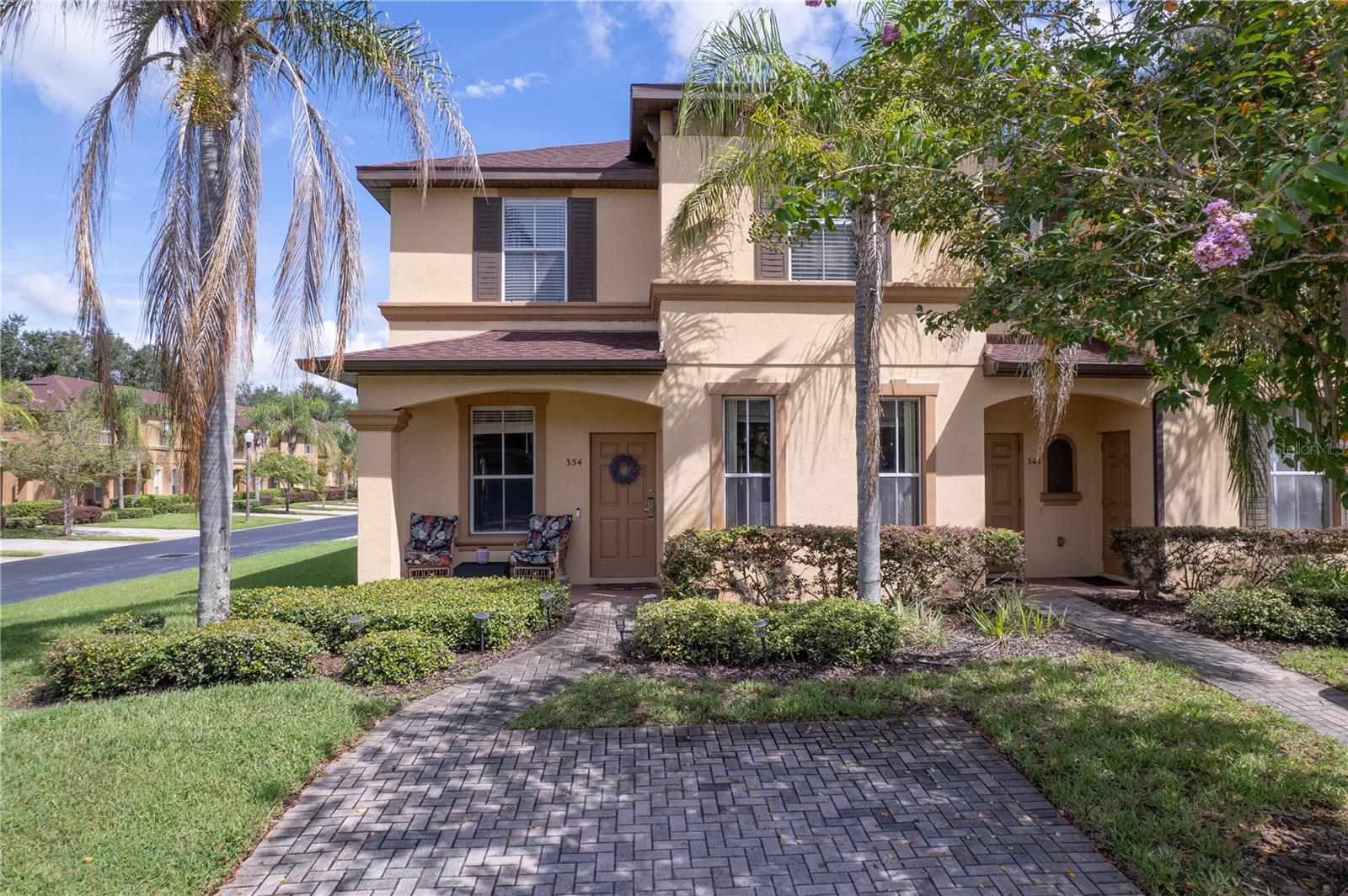 Listing photo 1 for 354 La Mirage St
