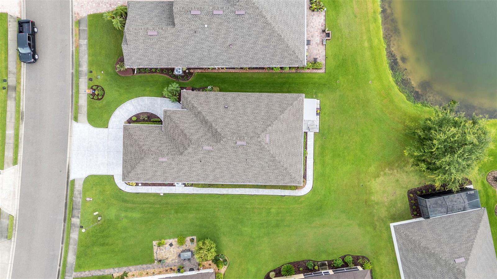 Listing photo 3 for 2309 Lake James Way