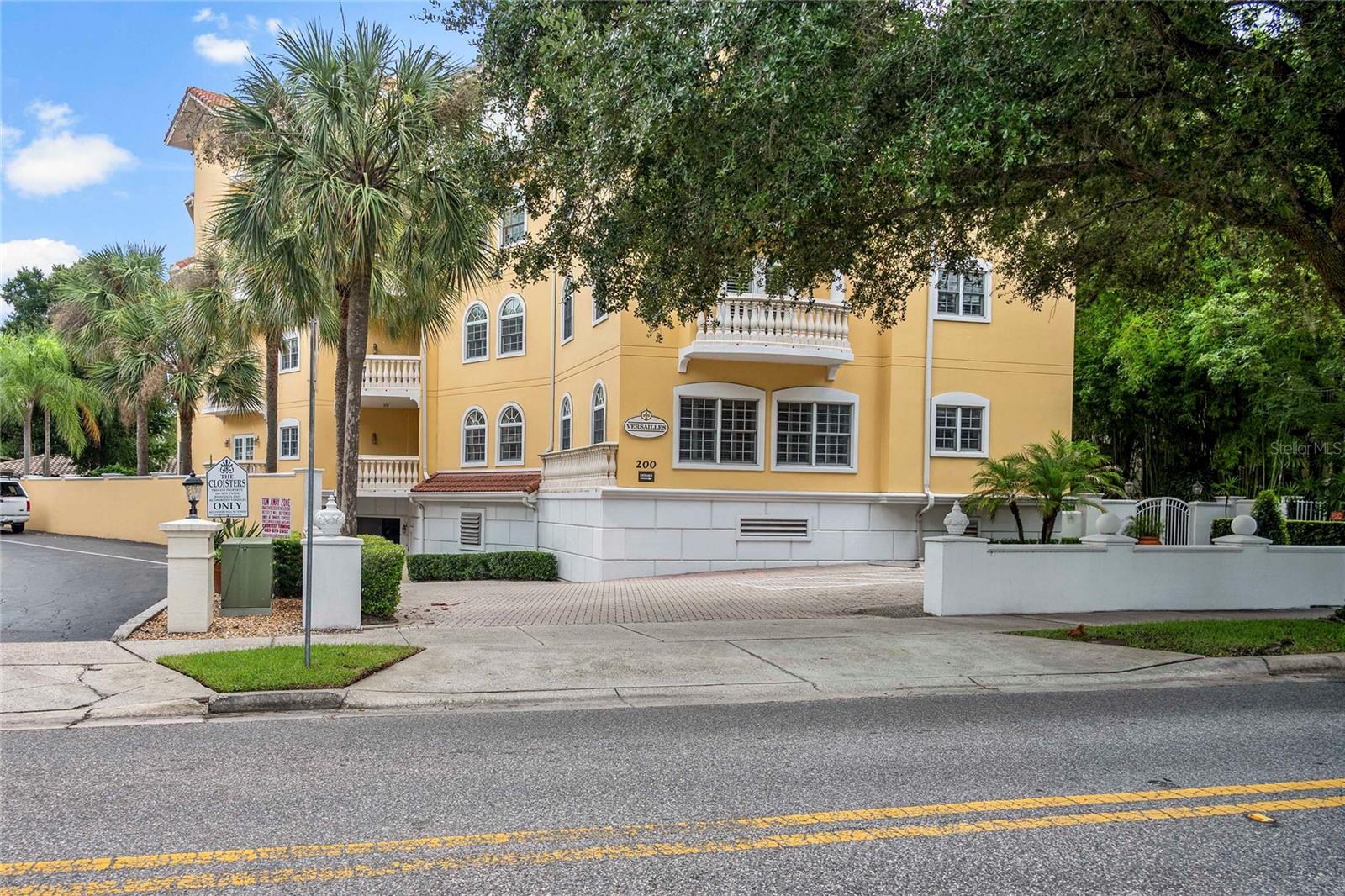 200 S INTERLACHEN AVENUE Unit 350
