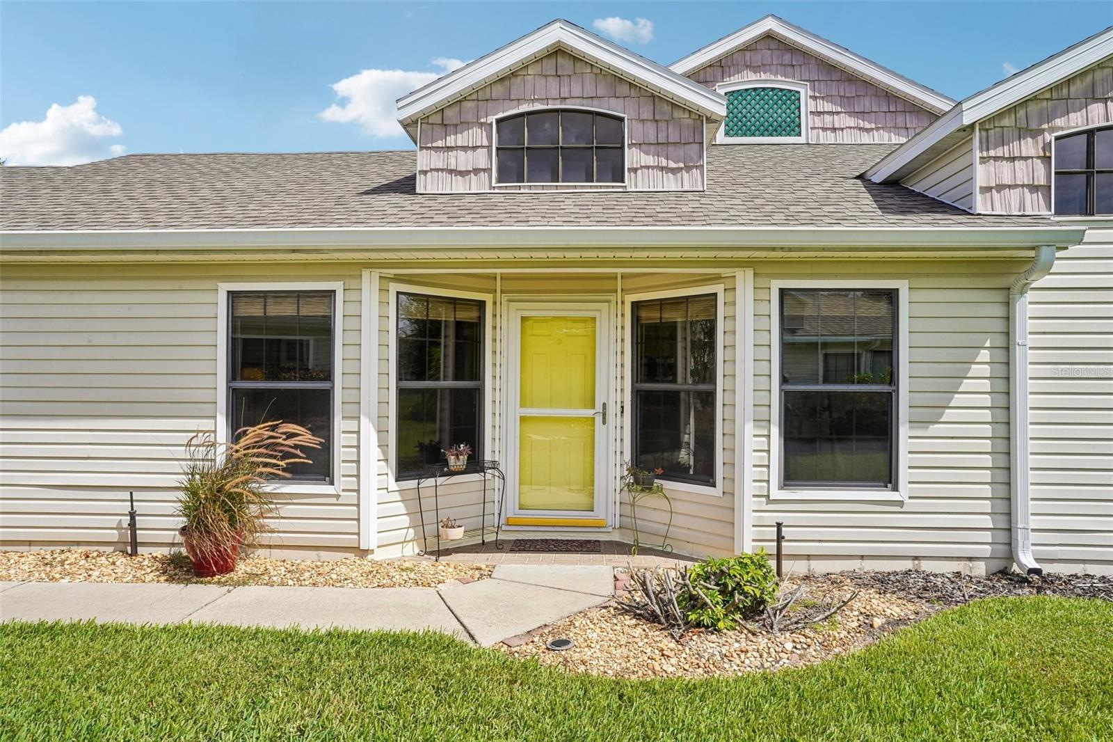Listing photo 1 for 128 Baytree Blvd