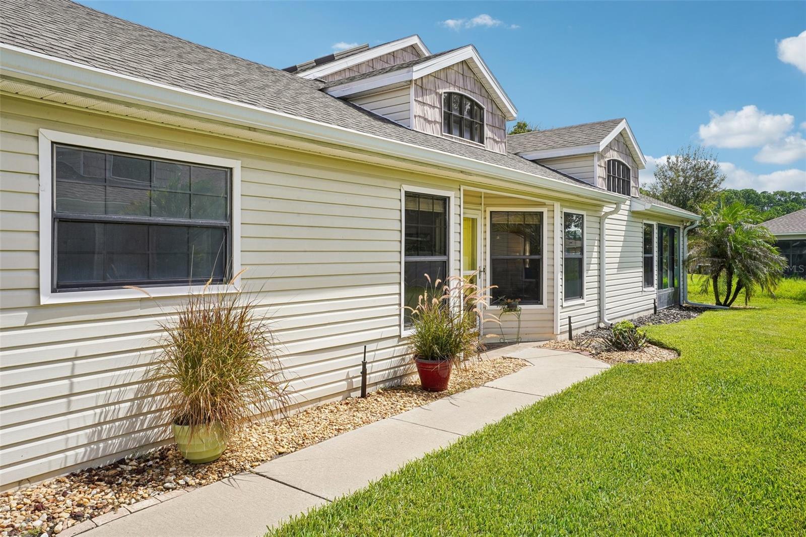 Listing photo 3 for 128 Baytree Blvd