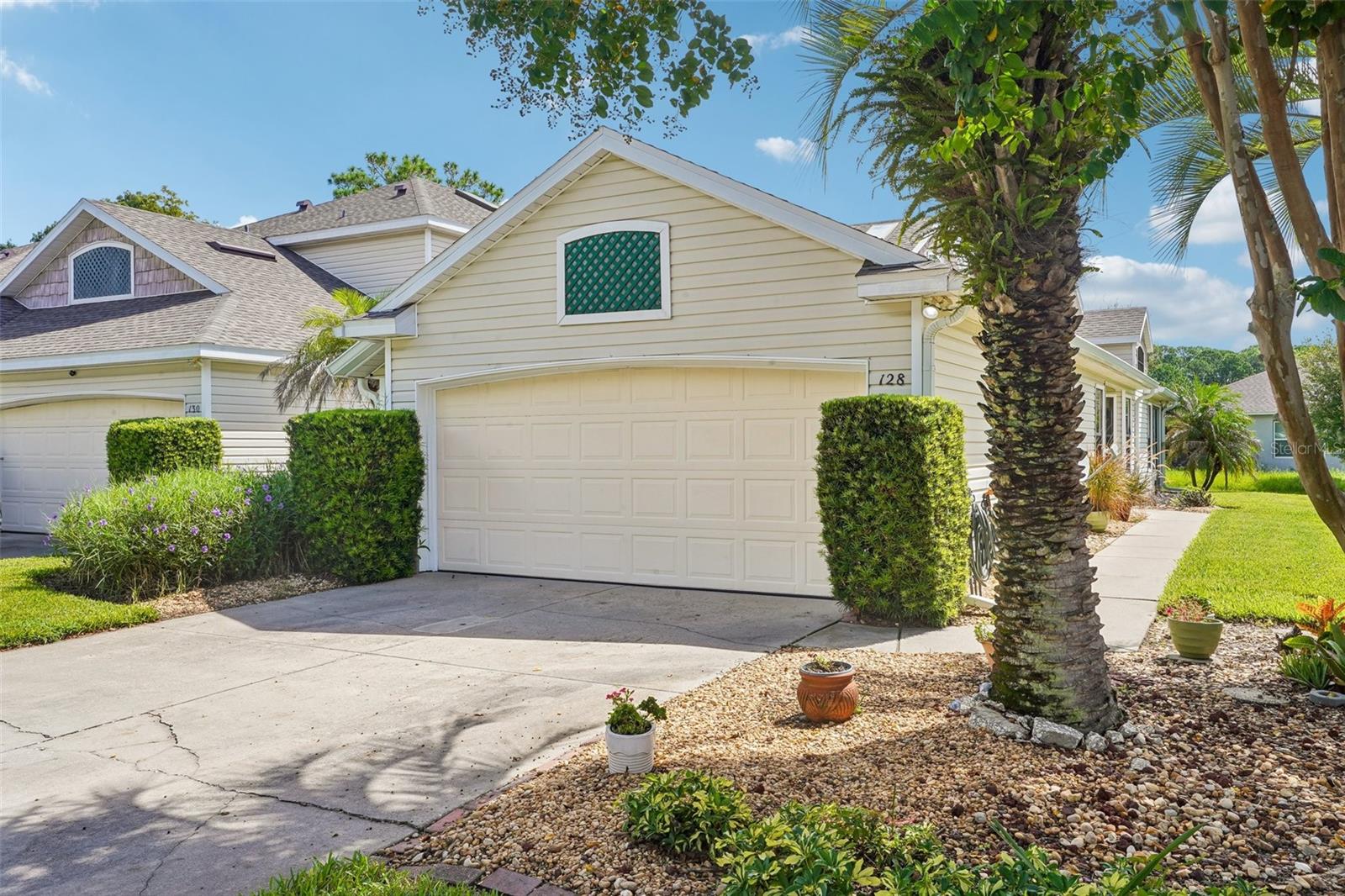 Listing photo 2 for 128 Baytree Blvd