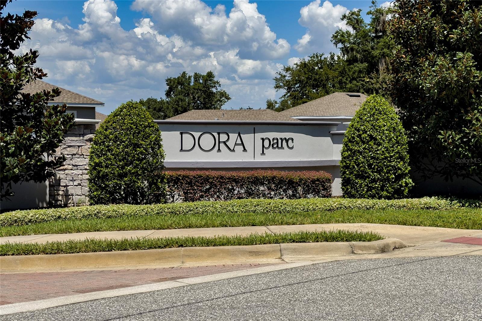 Listing photo 2 for 1211 Dora Parc Ln