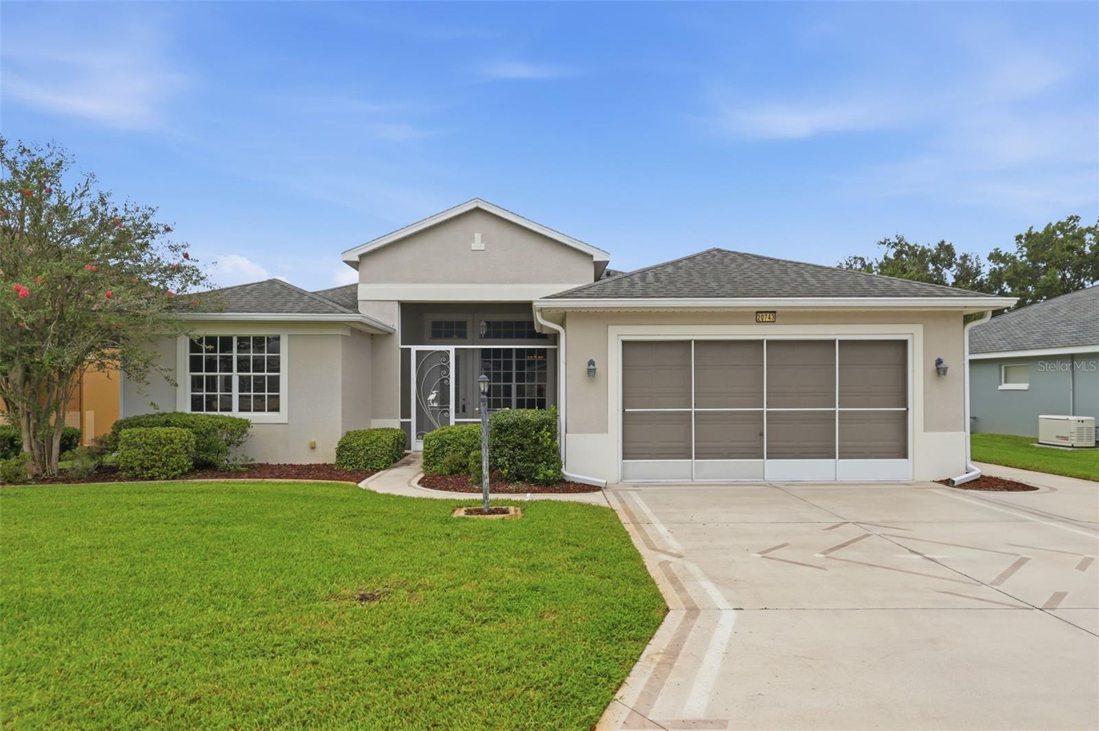 Listing photo 2 for 20743 Queen Alexandra Dr