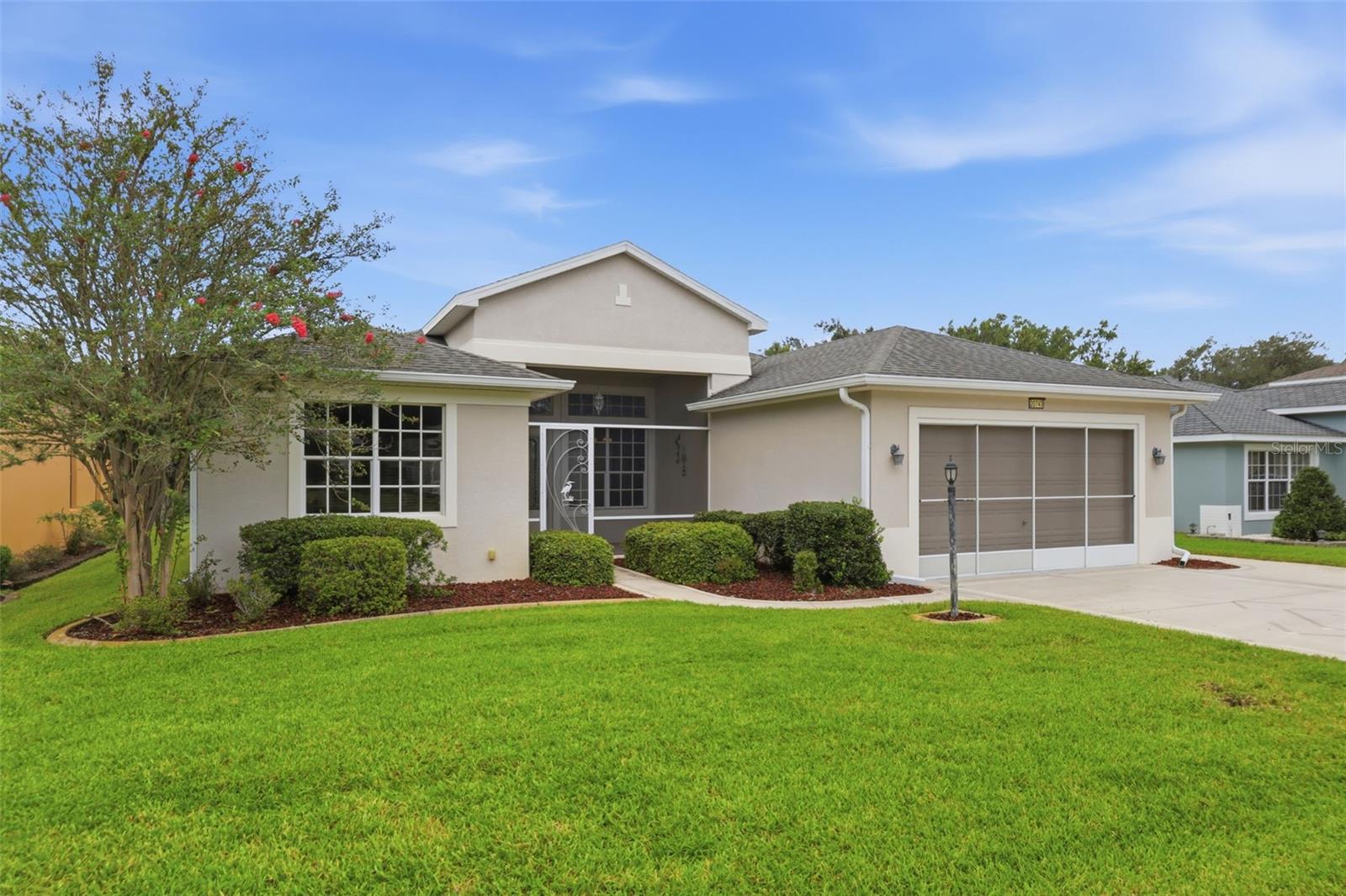 Listing photo 3 for 20743 Queen Alexandra Dr